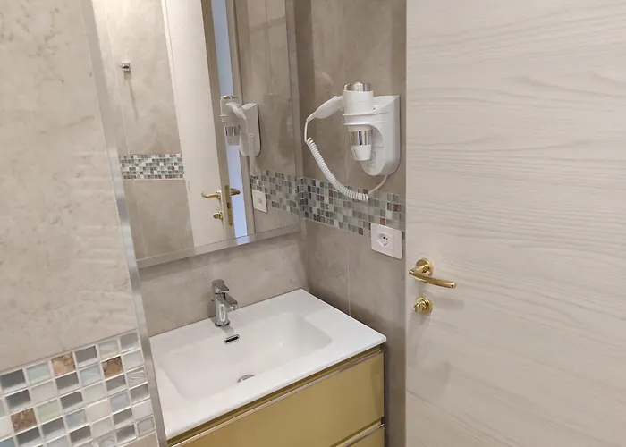 Triestecenter & - Colori Di 3*