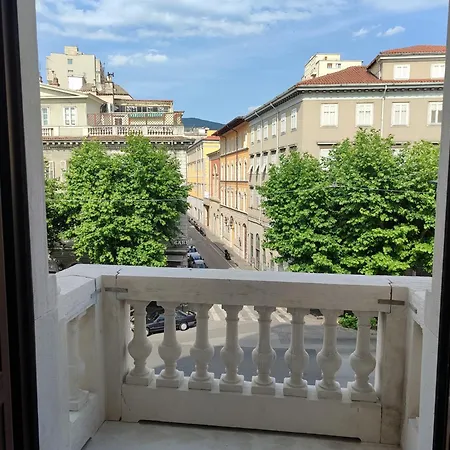 Konukevi Triestecenter & - Colori Di Trieste